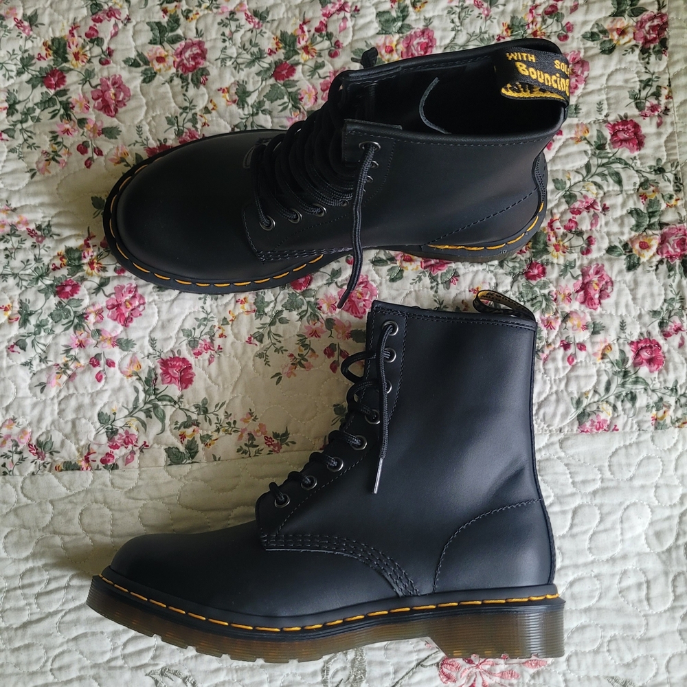 Dr. Martens 1460 Smooth Leather Lace Up 8-eye Boots